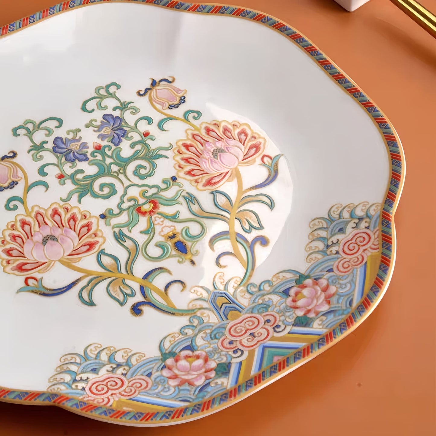 Decorative plate with floral patterns, YUNGPING Brocade Floral Cluster Fine Bone China Dinnerware Set, Close-up detail