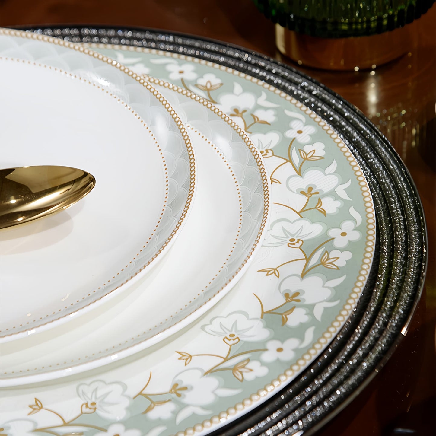 Decorative plates with floral patterns on a wooden surface,  YUNGPING Prairie Bloom Fine Bone China Dinnerware Set, Close-up detail